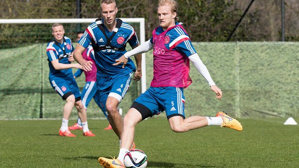 且少一人的 且少一人的