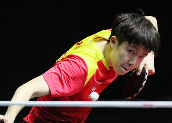 一个足球巨 一个足球巨