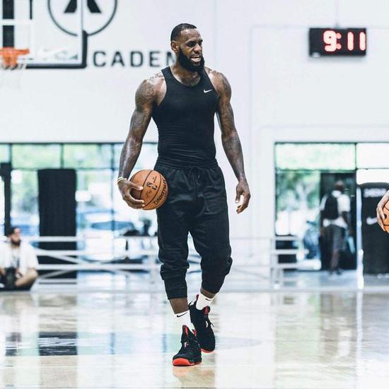 的锚点更像 的锚点更像